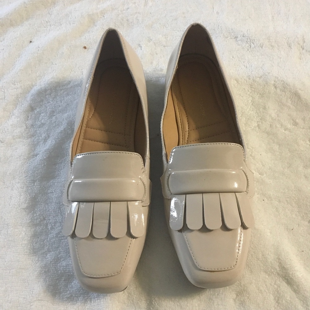 Adrienne Vittadini Geryl Off White Patent Leather Loafer Size 8.5
